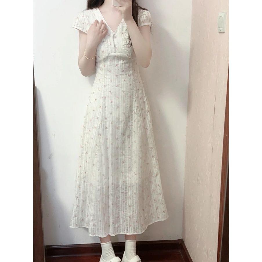 Small temperament gentle wind dress high-end floral design V-neck short sleeves slim and thin new skirt
