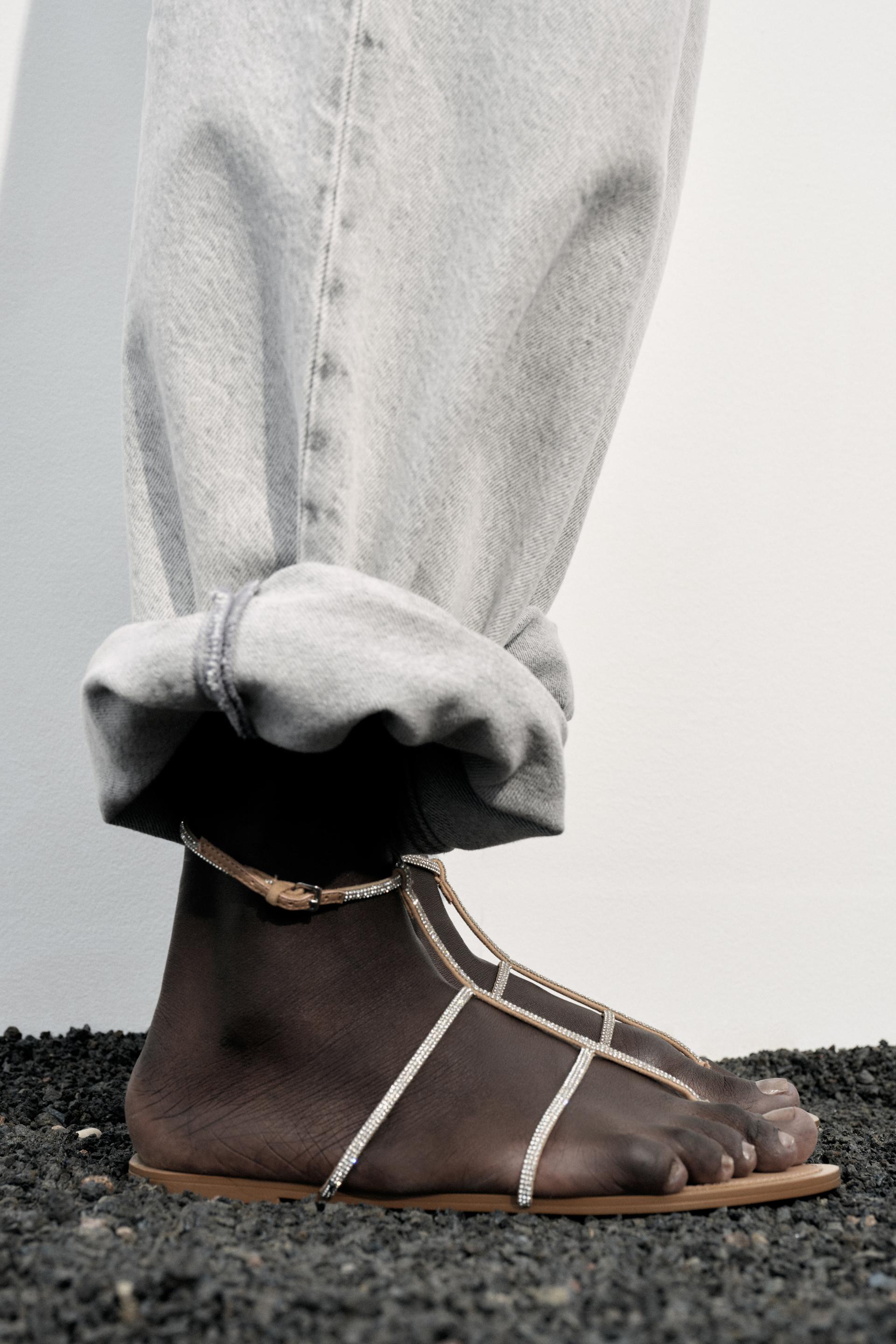 

САНДАЛИИ НА ПЛОСКОЙ ПЛОСКОЙ ПЛОСКОЙ ПЛОСКОЙ ПЛОСКОЙ ПЛОСКОЙ ПЛОСКОЙ ПЛОСКОЙ ПЛОСКОЙ ОДЕЖДЕ СО СТРАЗАМИ НА РЕМЕНКАХ