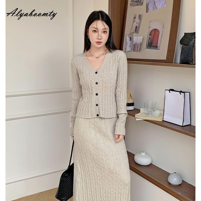 Elegante Mode Herbst Winter Damen 2-teiliges Strickset V-Ausschnitt Strickjacke+Maxi Langer Strickrock Dick Warm Feminin Braun Schwarz Grau Outfits