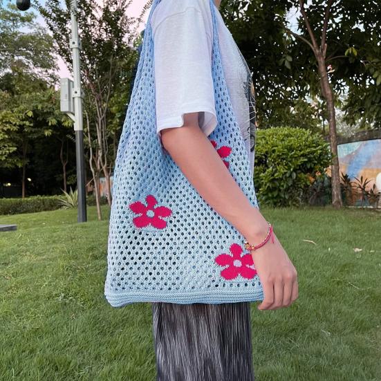 Stylová nákupní taška v zářivých barvách