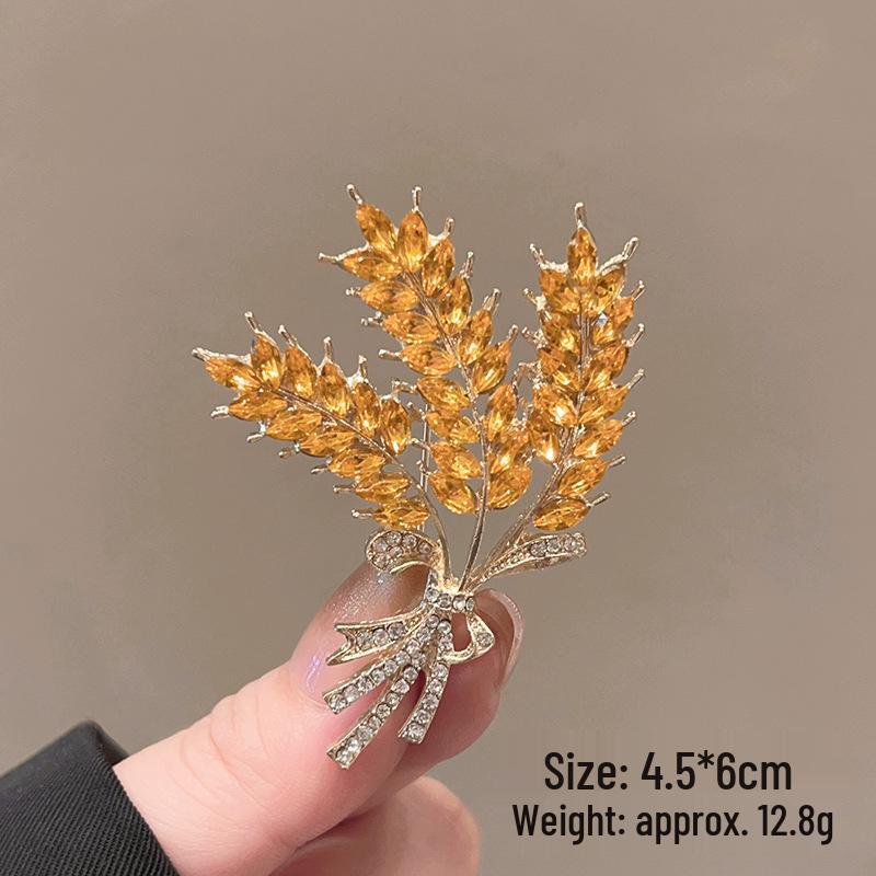 

Изысканная роскошная женская брошь-булавка в виде красного кленового листа: Приветственный аксессуар высокого класса