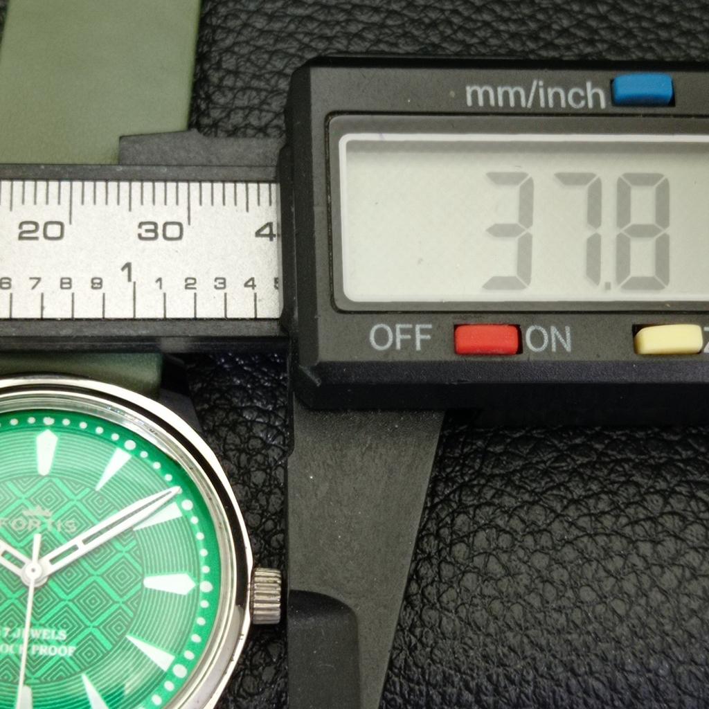 REFURBISHED SWISS VINTAGE HAND-WINDING MENS GREEN COLOR DIAL WATCH A500034-2 R151a-a500034