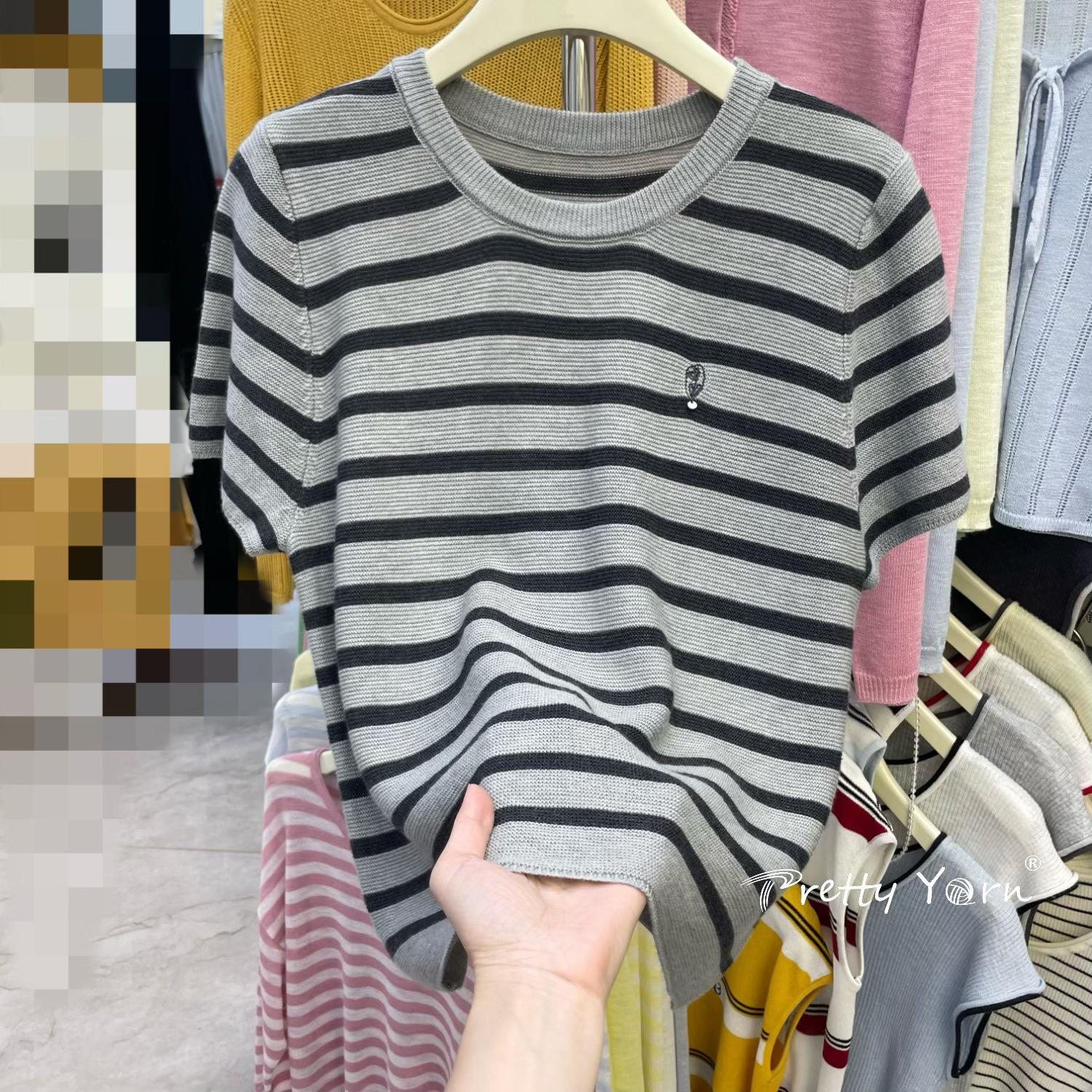 

Women s Striped Knit Top - Short Sleeve, Round Neck, Embroidered Logo, Korean Style, Slimming Fit, Autumn Fashion. One Size світло-сірий колір