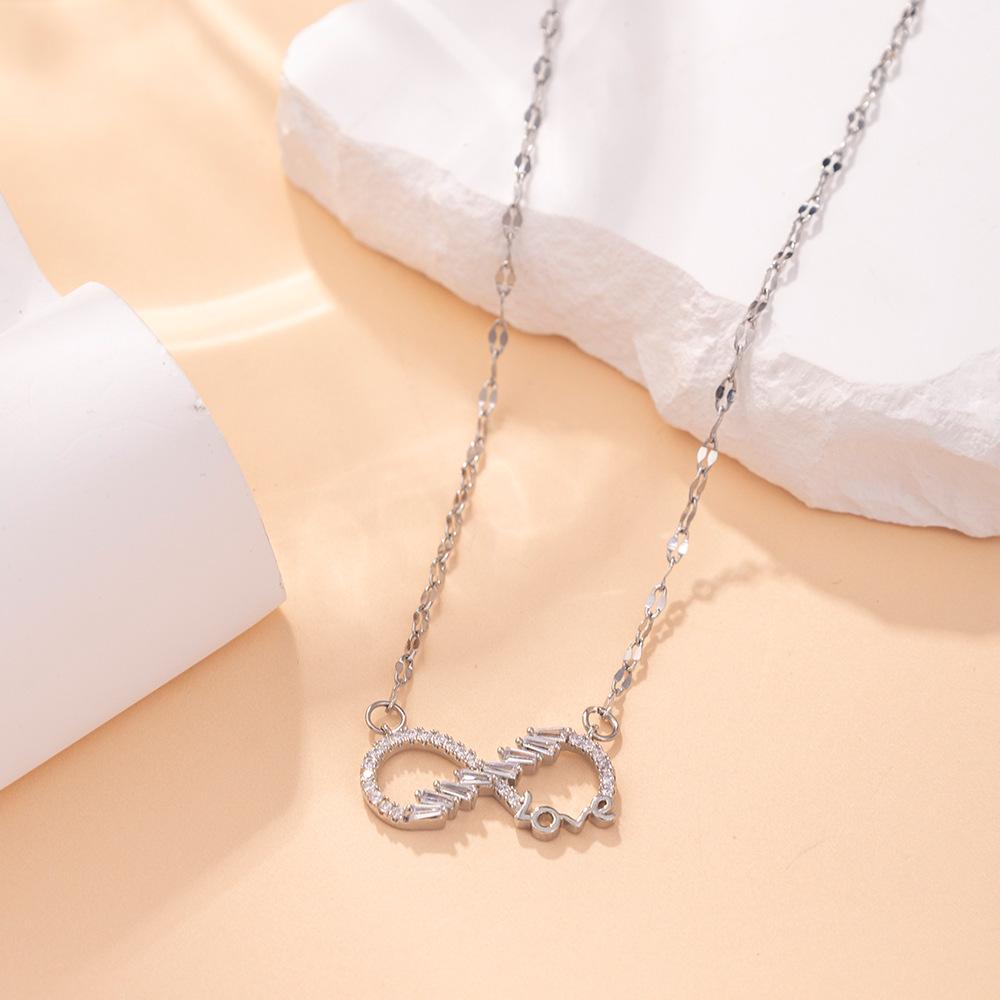 

Cross-border European and American LOVE Letter Pendant Necklace - High-end, Versatile, Non-Fading Jewelry.