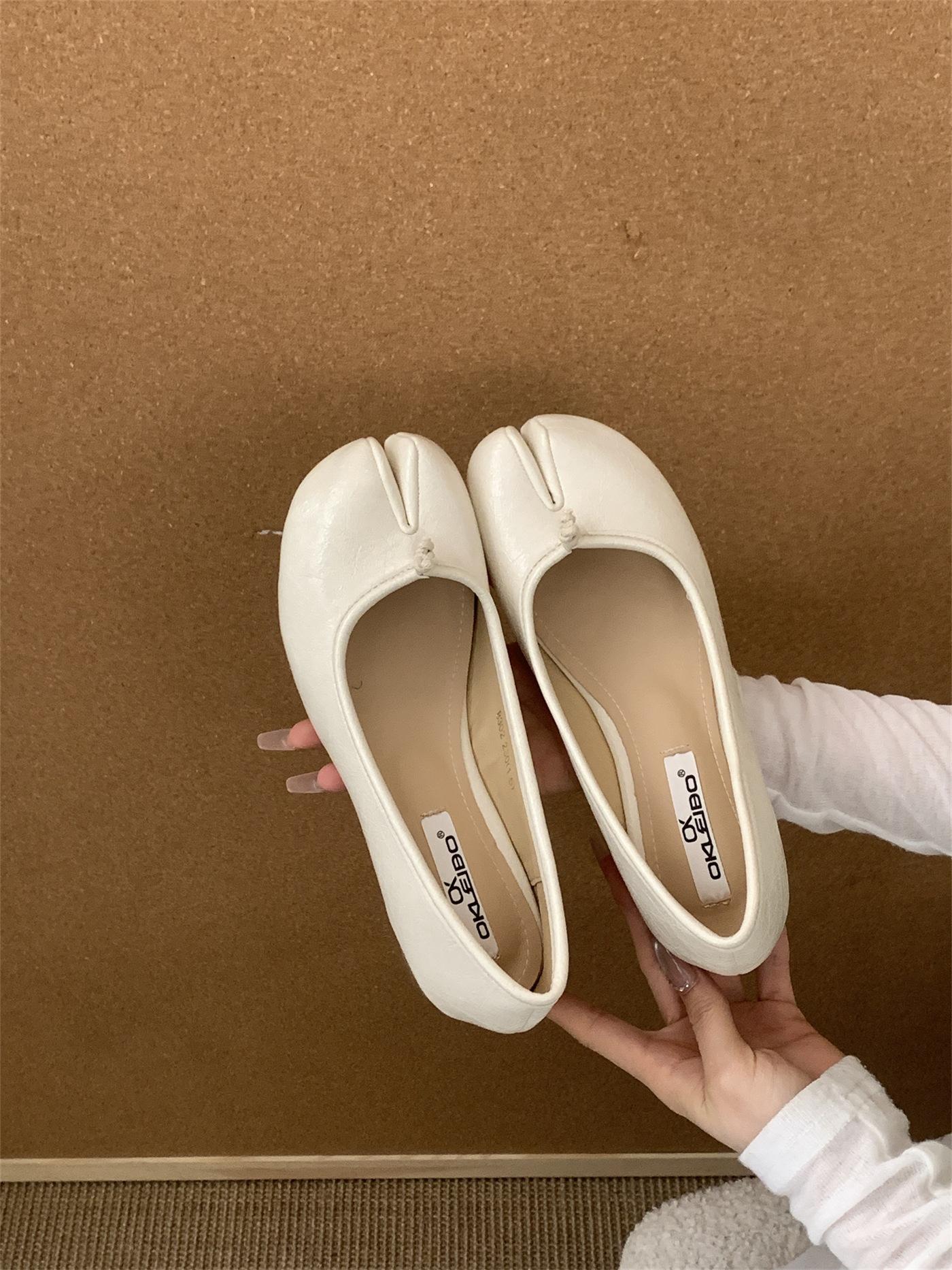 

Fashion IPPEUM Tabis Ballet Flats Women PU Leather 2025 New Summer Fashion Soft Silver Ballerina Shoes Mary Janes 245 белый