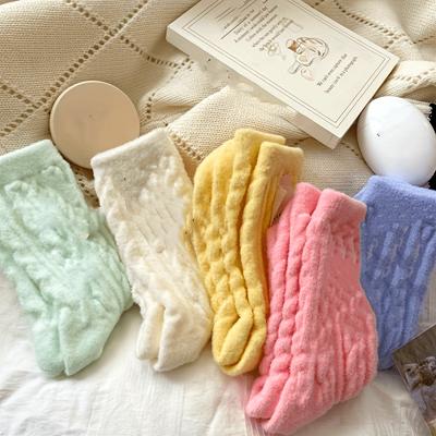 5 Pairs of Thickened Warm Plush Mid-Calf Socks for Women In Candy Colors, Suitable for Autumn And Winter, Perfect for Lounging And Sleeping.