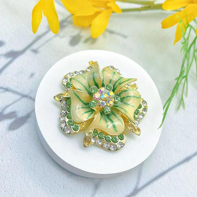 Vintage Green Floral Brooch with Sparkling Rhinestones – Elegant Women’s Accessory for Parties, Zinc Alloy, Retro Style, Perfect for Banquets and Even