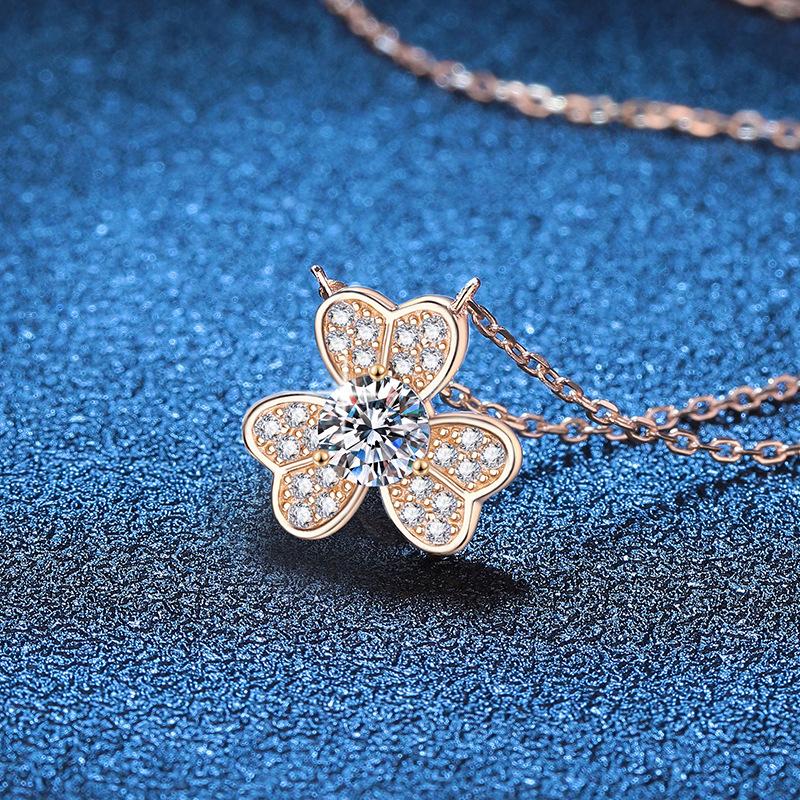 Leaf Pendant Sterling Silver 0.5ct D Color Moissanite Pendant Necklace For Women Sparkling Wedding Party Fine Jewelry
