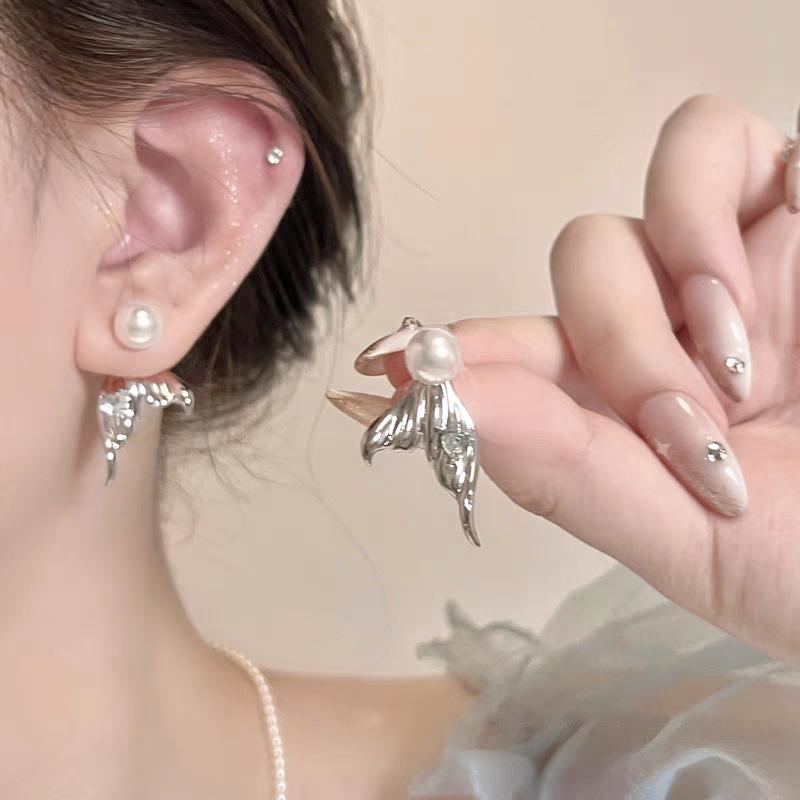 French Small Fragrant Style Pearl Stud Earrings Women's Light Luxury High-end Sense Retro Temperament Earrings Ear Jewelry