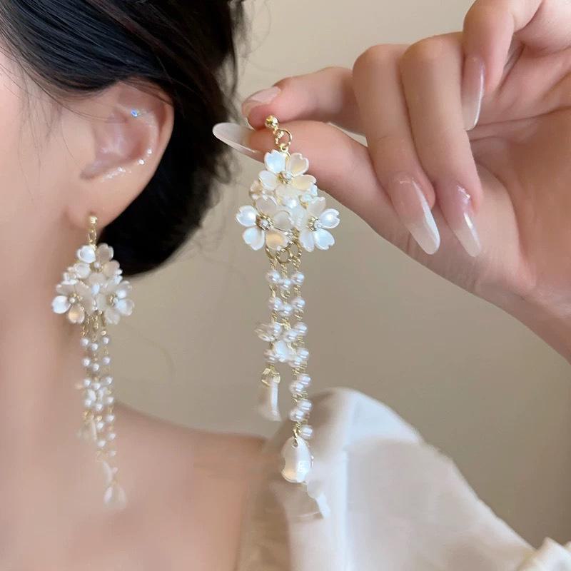 Orecchini Pendenti Fiore Nappa Ago d'Argento Diamante e Perla - Moda Francese, Lusso di Alta Gamma Design di Nicchia