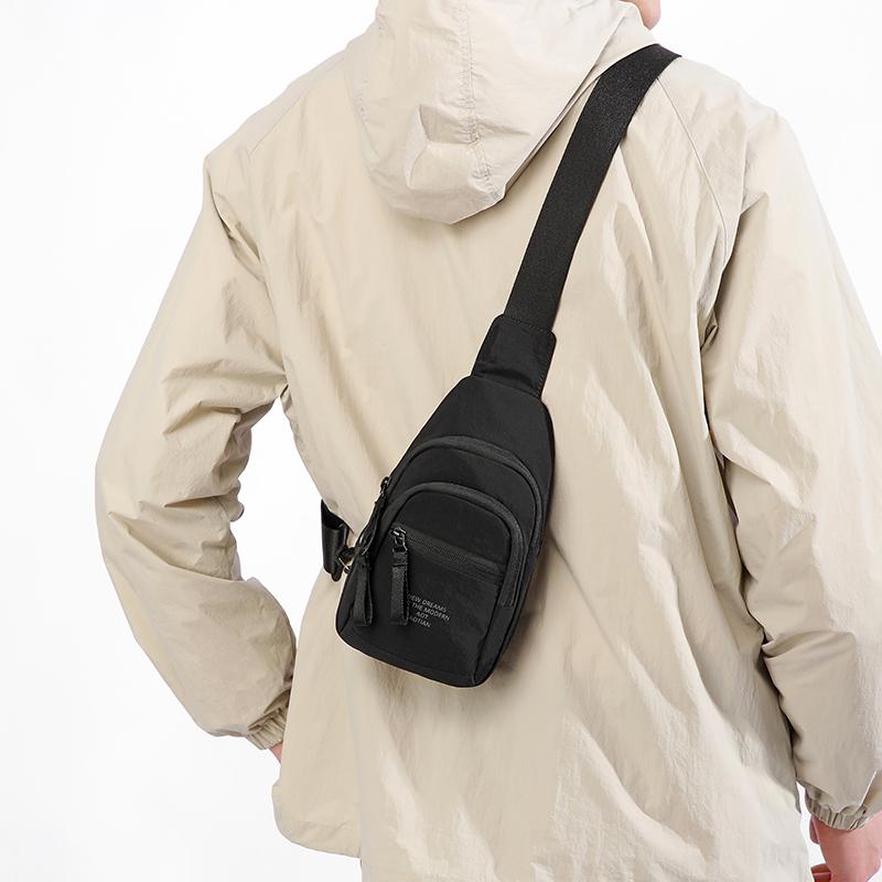 Borsa a petto resistente in tessuto Oxford con tasche multiple – Borsa a tracolla leggera unisex per viaggi, attività all'aperto e uso quotidiano