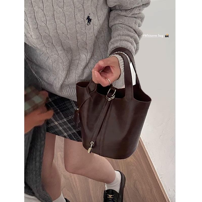 Casual Commuter Bucket Bag Autumn and Winter New Retro Messenger Bag Retro Large-capacity Portable Shoulder Bag Women