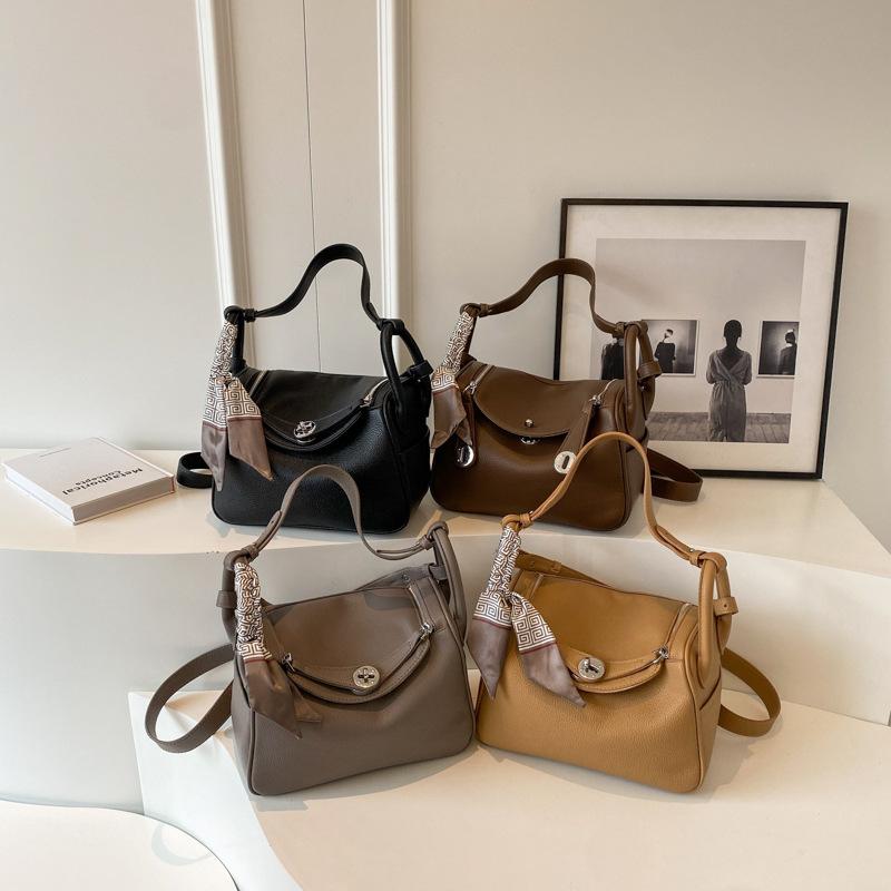 Versatile fashion high-end bag women's bag autumn and winter large-capacity commuter pillow bag simple niche single shoulder messenger bag
