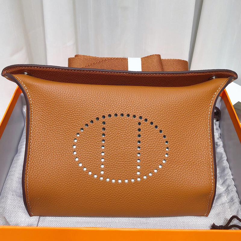 High-end versatile first-layer cowhide bag, dinner plate bag, genuine leather unisex bag, casual shoulder messenger bag.