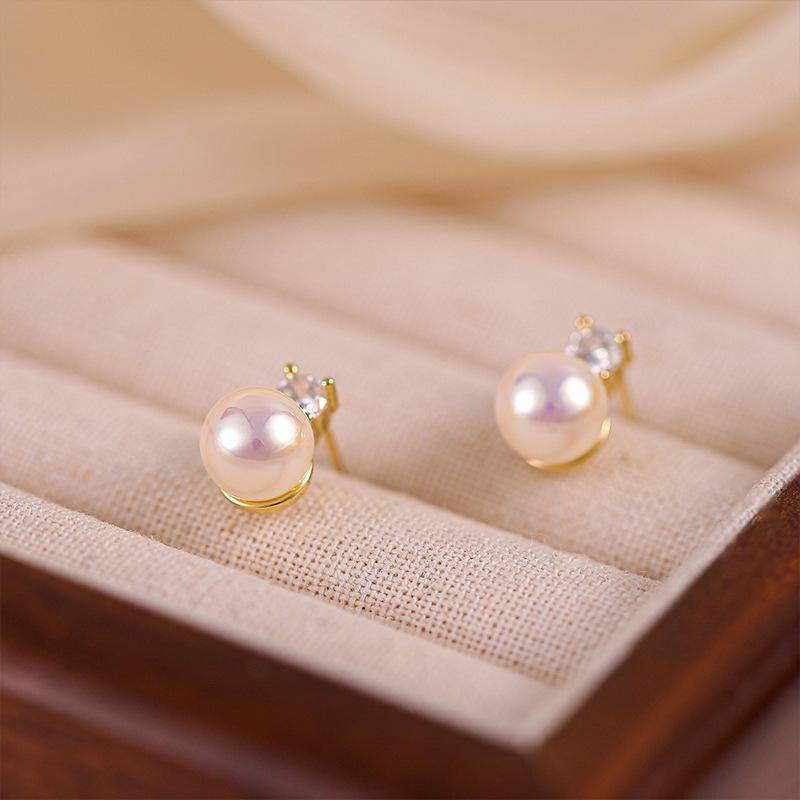 Elegant High-End Pearl Stud Earrings for Women: 2026 Trendy Light Luxury Design