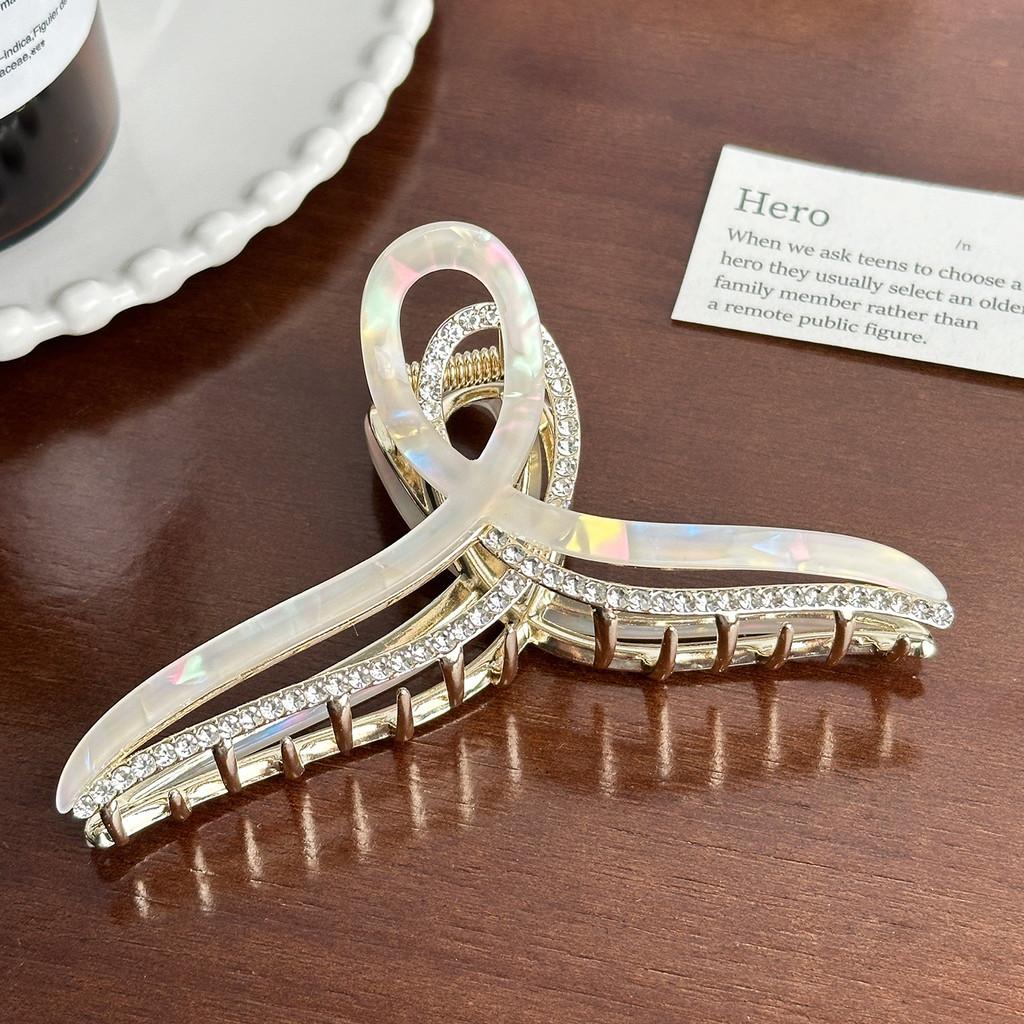 Premium Quality Metal Hair Claw Clip With Sparkling Rhinestones For Fashionable Looks