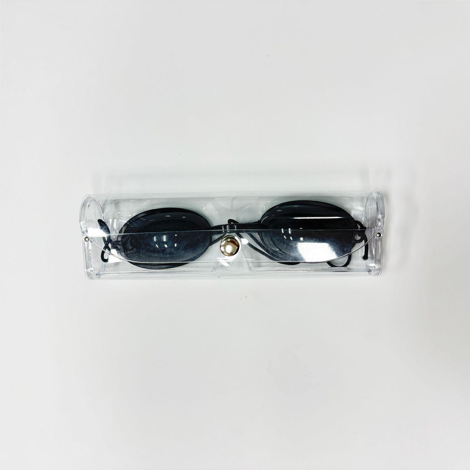 

Маска для фотонного омоложения глаз с большими и маленькими световыми полосками