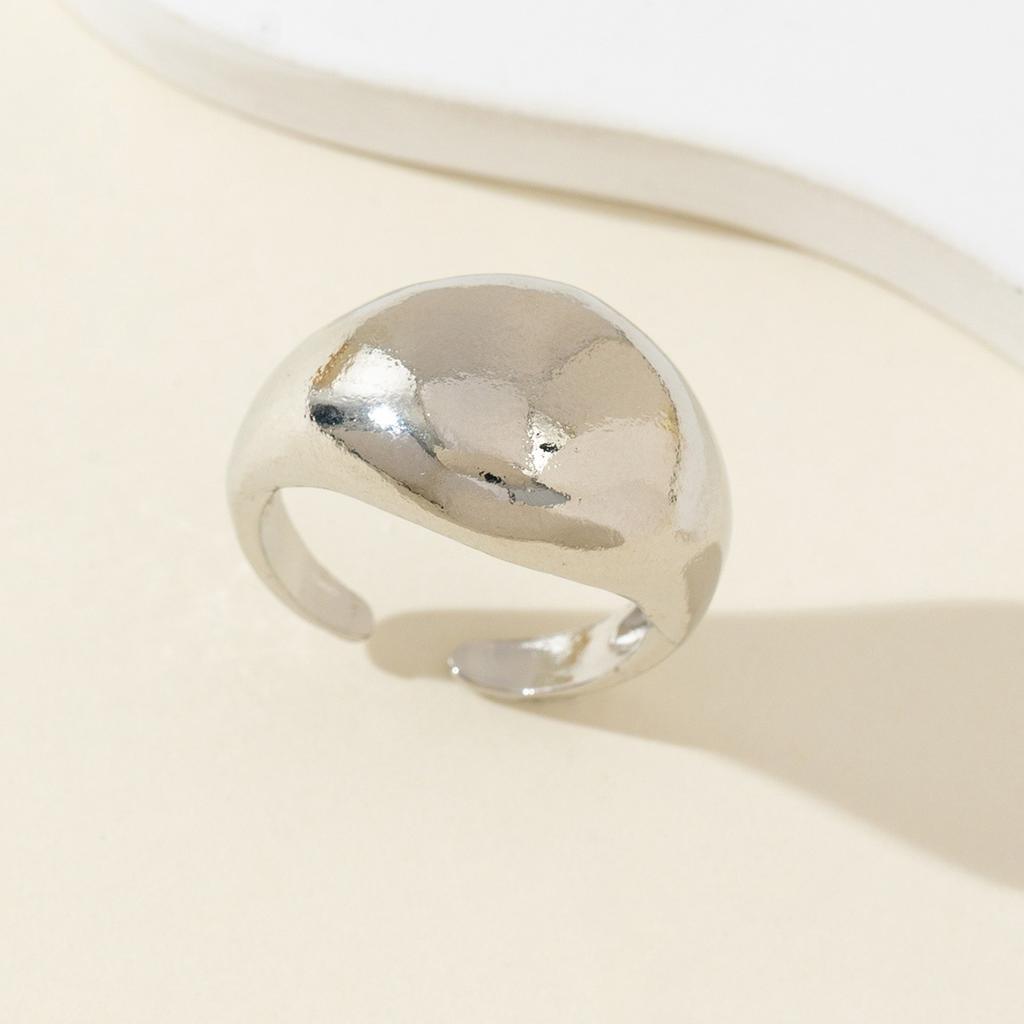 Simple Glossy Oval Open Ring for Women Exquisite Vintage Finger Ring Fashion Casual Versatile Stackable Party Jewelry Gift 2026