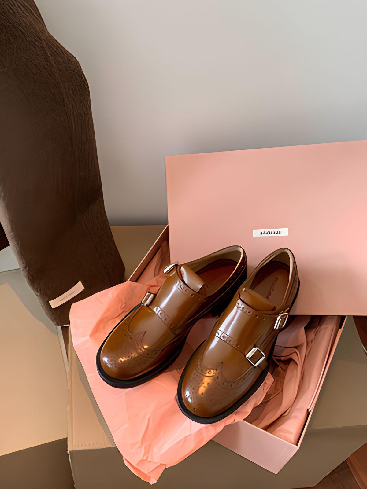 

Cowhide version~ Grape mother has the same British style exquisite carved Brock leather loafers for women s Monk small leather shoes 40