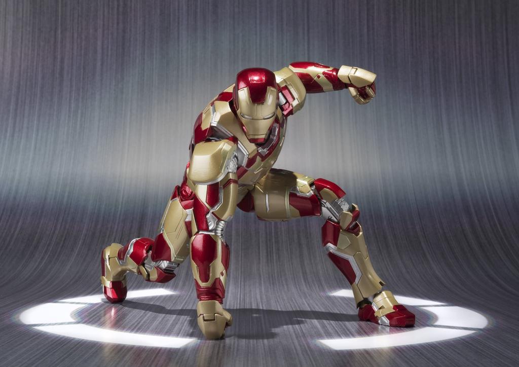 TAMASHII NATIONS Iron Man Mark 42 Limited Bonus S.H.Figuarts (with First-time "President's Sofa")
