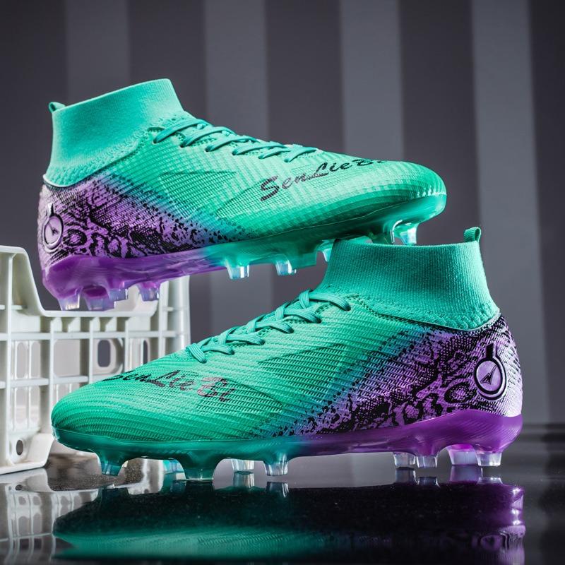 New high-top football shoes, male and female students with broken nails, adult games, and long nails training football shoes.