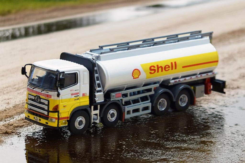Tiny City Hino 700 Oil Tanker Shell No.179