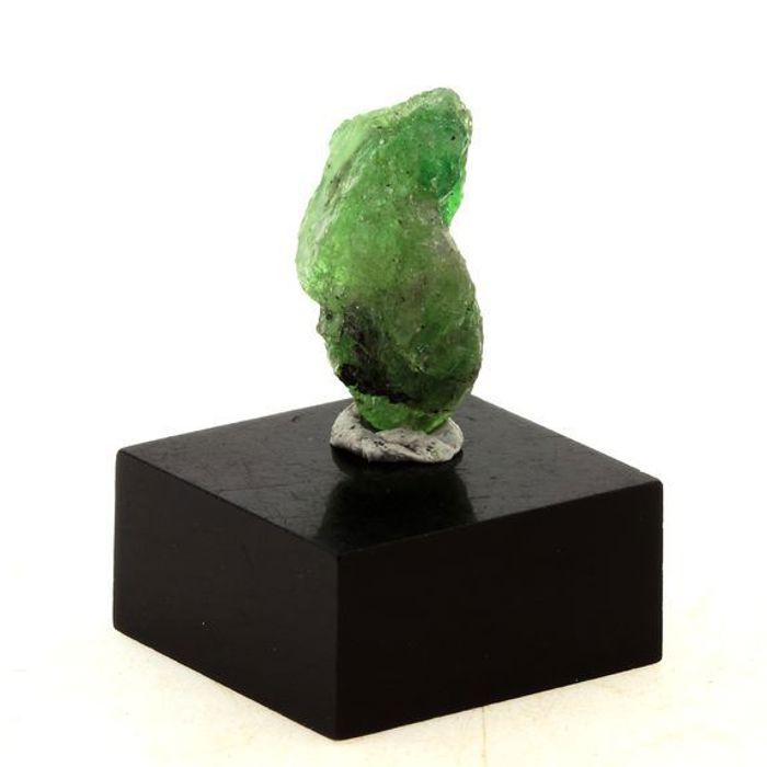 Pierres et Minéraux. Grenat Tsavorite. 11.6 ct. Manyara Region, Tanzanie.