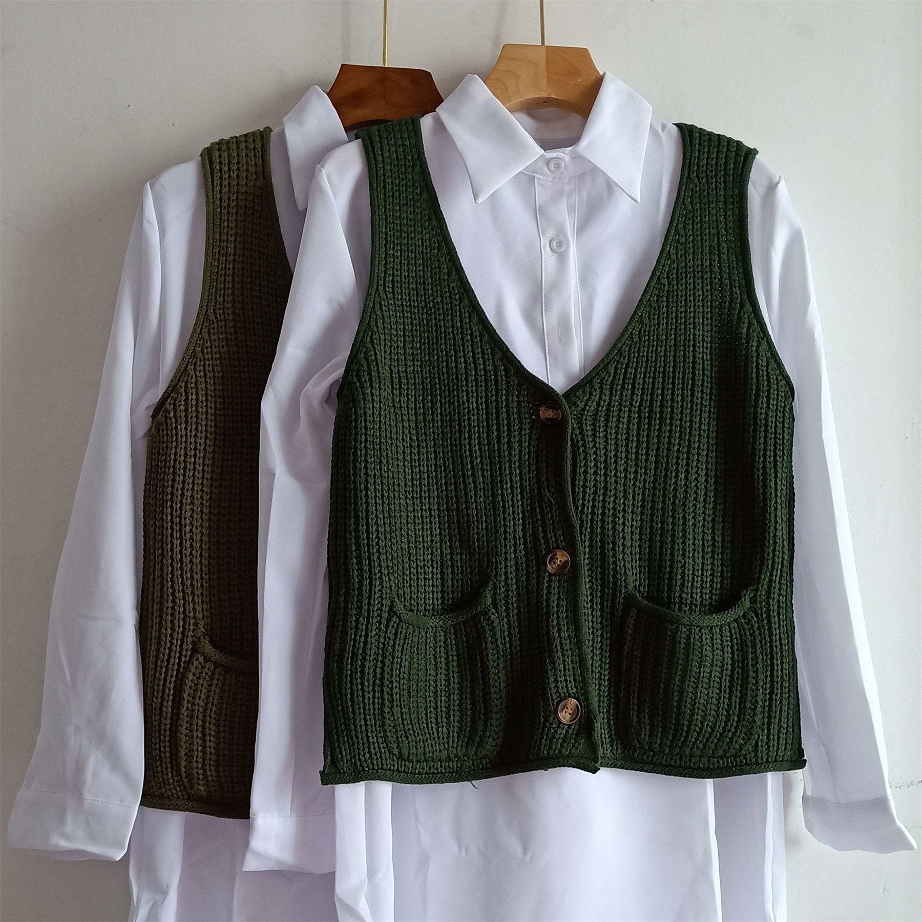 

Осень и зима новый женский вязаный жилет с карманом свитер корейская версия V-образный вырез свободный жилет топ L темно-зеленого