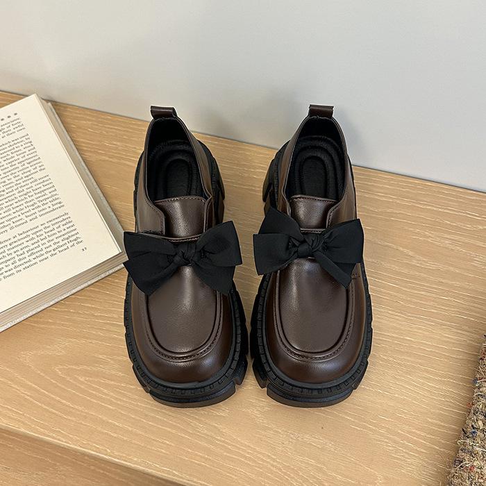 

Маленькие кожаные туфли на платформе в британском стиле женские 2025 осень новые популярные универсальные в иностранном стиле хлопковые туфли на мягкой подошве японские jk одинарные туфли 39 коричневый