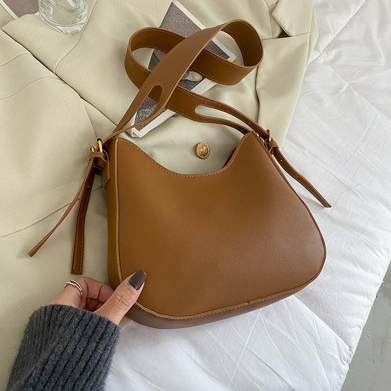

Soft leather large capacity fashion texture bag women 2025 tide Korean version temperament autumn and winter new shoulder messenger bag women коричневый