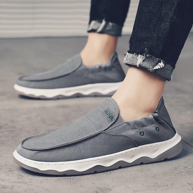 Sapatos Masculinos Sapatos de Tecido de Seda Gelada para Homens Verão Respirável Sapatos Casuais Masculinos Tendência Slip-on Sapatos Vulcanizados Tênis para Dirigir
