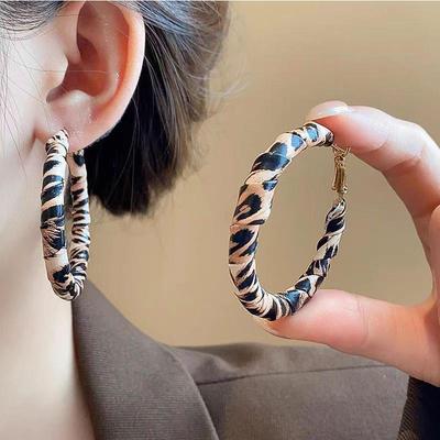 2024 Retro Leopard Leather Hoop Earrings - Unique & Fashionable Statement Jewelry