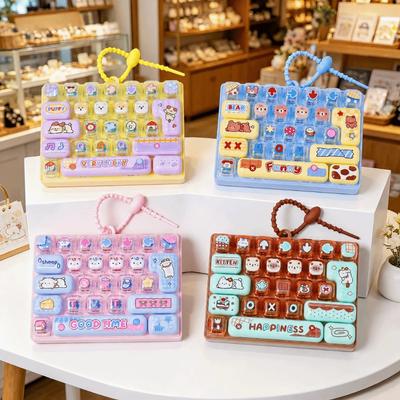 Quetsch-Typ Stressabbau Fidget Spielzeug 26-Tasten-Design Tasche Hängeornament Taschendekoration