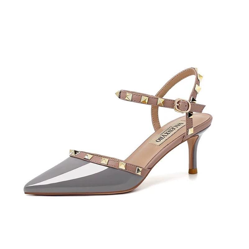 

Летние новые туфли на высоком каблуке с заклепками телесного цвета не утомляют, с острым носком, на тонком каблуке, сандалии с перемычкой и закрытым носком 40