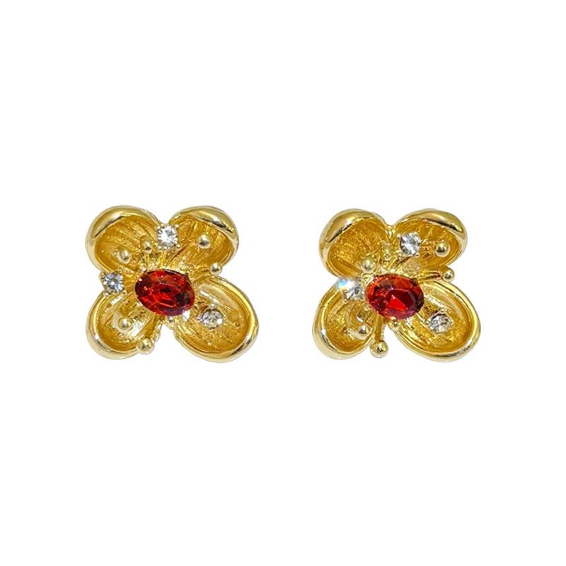 Retro Elegant Floral Gold Stud Earrings - Women's Timeless Versatile Style