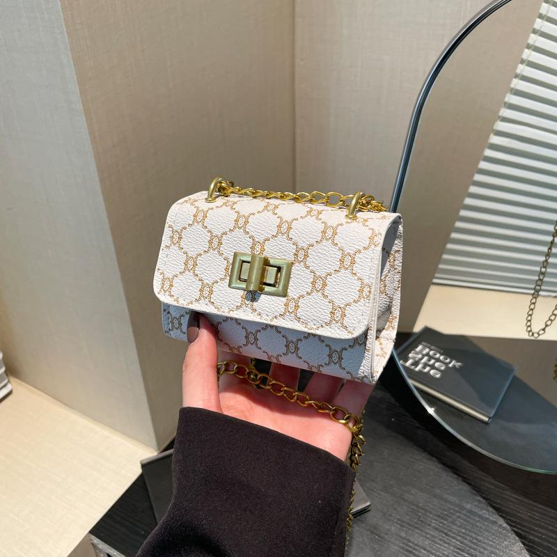 Beautiful casual shoulder bag, personalized trend fashion small bag, new niche design messenger women's bag