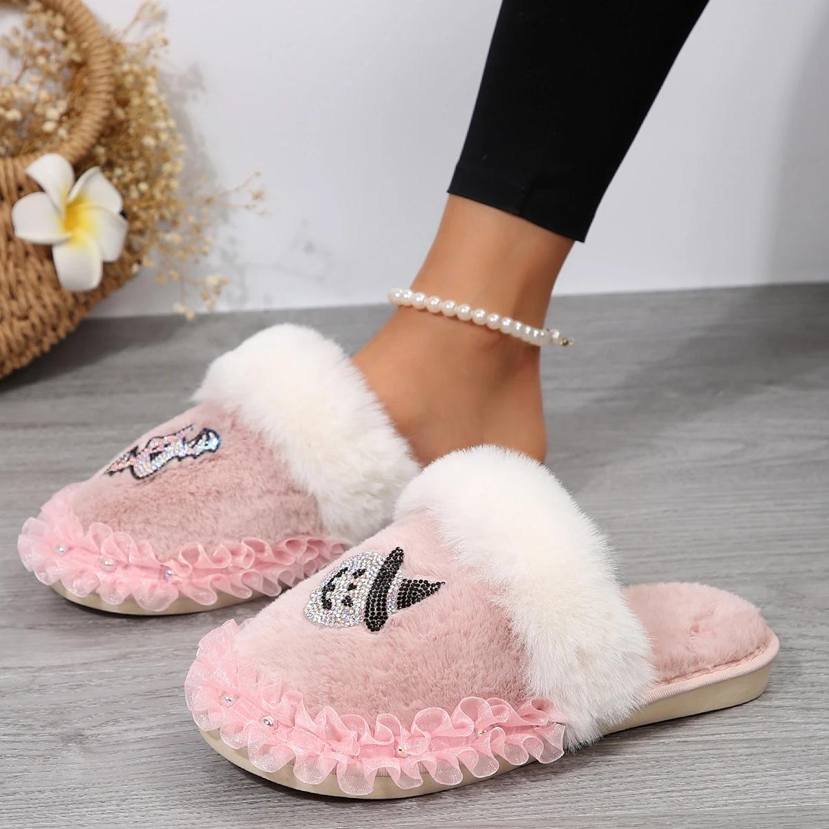 День всех святых. Плоские пушистые меховые тапочки. Женские блестящие заклепочные меховые — фото 4