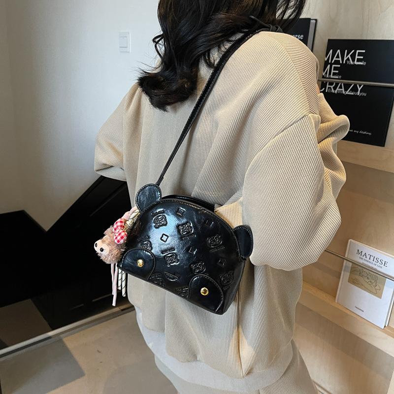Premium simple commuter portable small square bag women's 2025 new fashion versatile niche design messenger bag