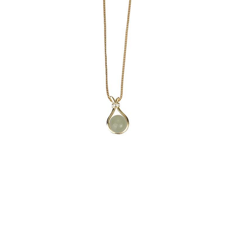 A Single-piece Green Minimalist Luxury Necklace with a Faux Hetian Jade Lucky Bag Pendant. Simple Jewelry Suitable for Everyday