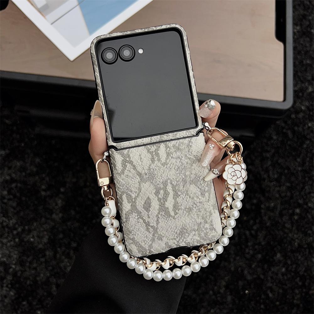 

Чехол для телефона из ПУ кожи с узором змеи для Samsung Galaxy Z Flip7 FE Flip6 Flip5 Flip4, с цветочным шармом, ударопрочная защитная крышка на шарнир Galaxy Z Flip7