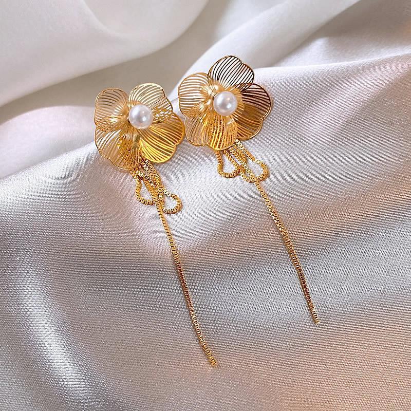 Vintage Pearl Tassel Earrings: Luxurious Two-Way Metal Flower Studs