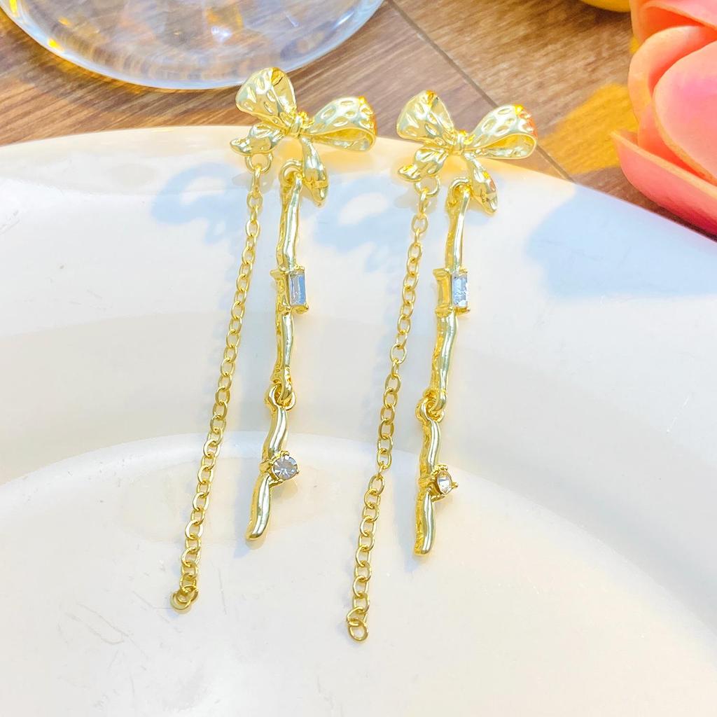 Luxury Flower Diamond Tassel Long Earrings: Elegant Alloy Leaf Design