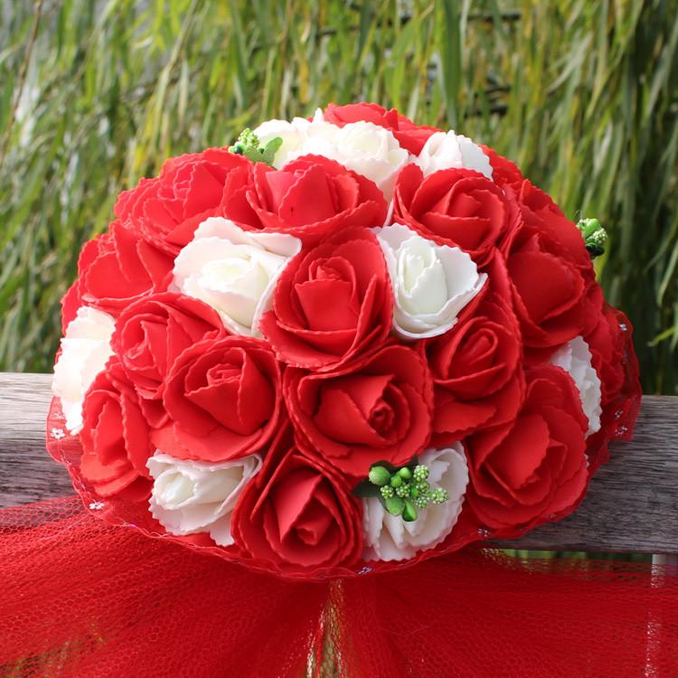 Свадебное украшение марлей для лестничных перил: Композиция из проходных и свадебных цветочных шаров