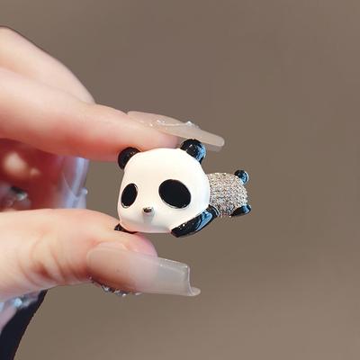 National Treasure Cute and Adorable Giant Panda Brooch Elegant Diamond-encrusted Pin Collar Pin Anti-glare Brooch