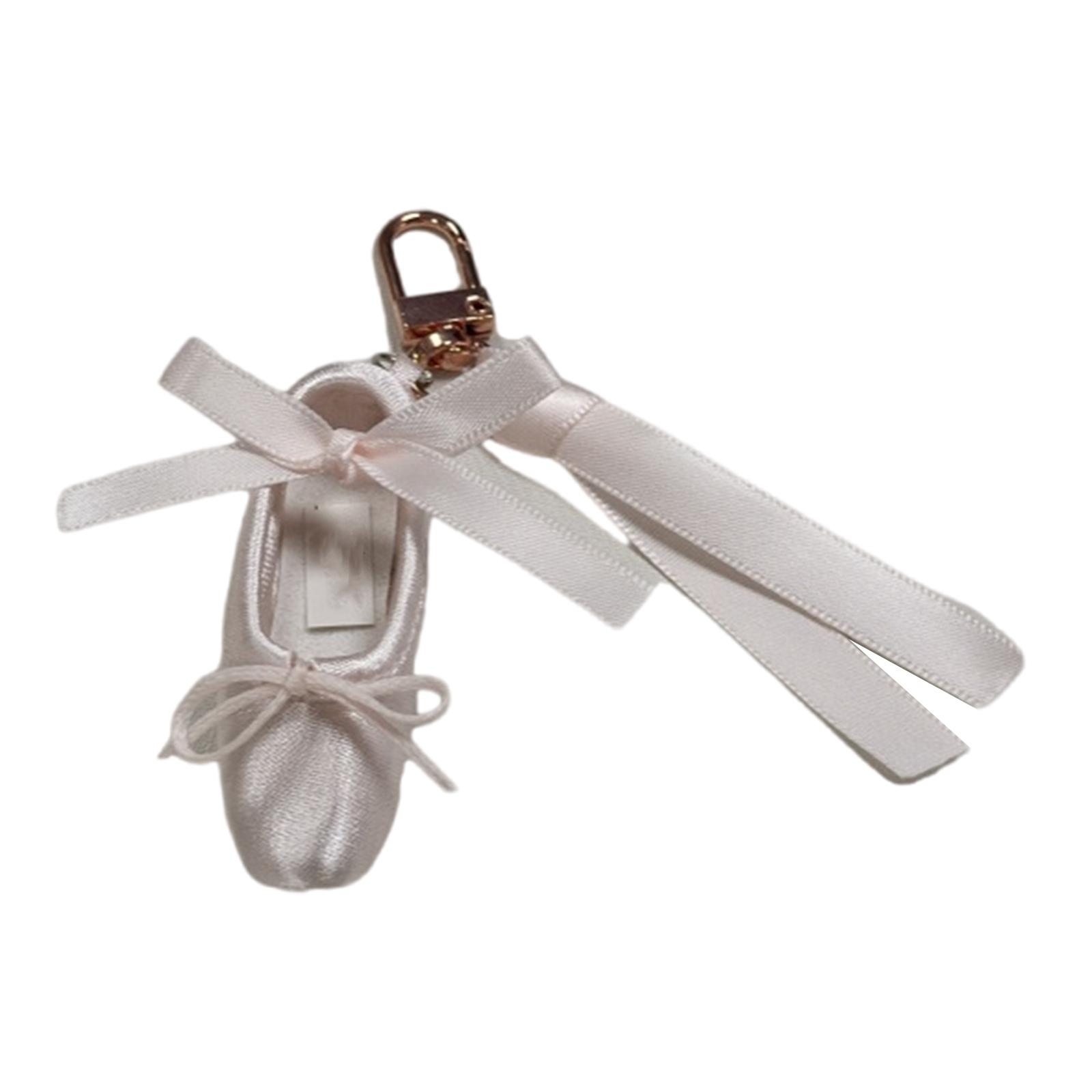 

Элегантный брелок-подвеска с лентой для танцевальной обуви, тканевой текстурой и милым дизайном. Подходит для танцоров и преподавателей. B