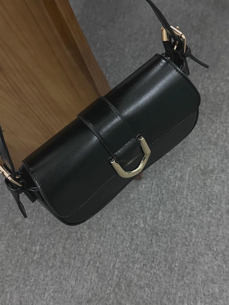 Women's Retro Wine Red Messenger Bag - 2024 Autumn/Winter Collection, Horseshoe Buckle, Small Square Underarm Shoulder Bag