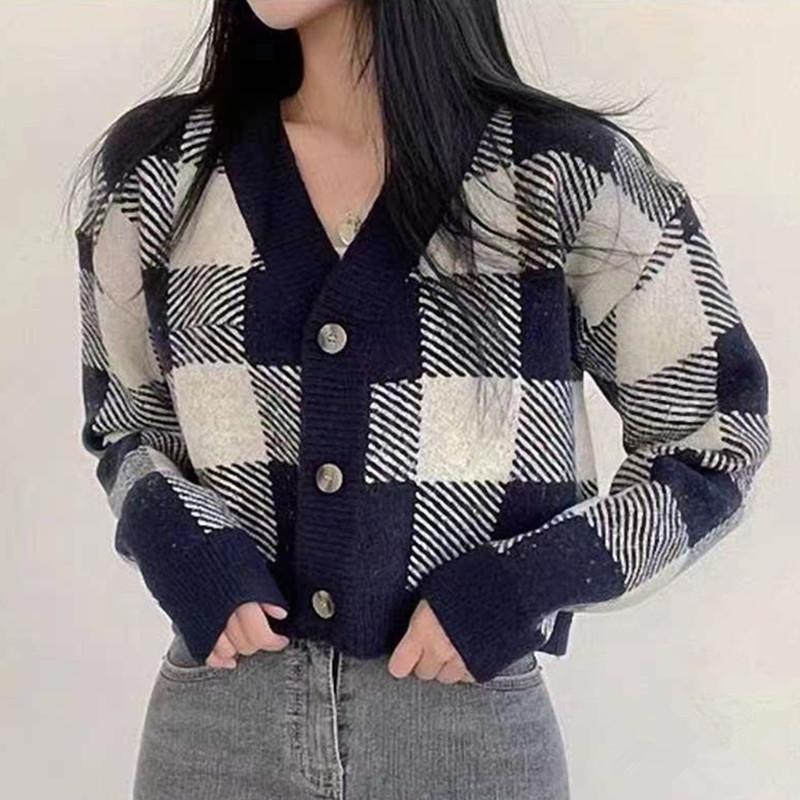 Contrasting color short plaid sweater jacket women's autumn and winter 1011 new Korean style chic temperament knitted cardigan top