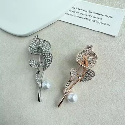 Calla-Lilien-Brosche mit eingelegtem Zirkonia und Diamanten, Luxus-Temperament-Brosche der Spitzenklasse, personalisiertes Designgefühl, Anzug-Accessoires