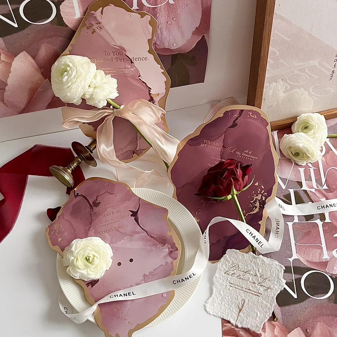 

6 шт. 17*27 см горячего тиснения Halo Dyeing Pattern Card нерегулярная золотая кайма Букет Украшение Card Один цветок Упаковка Card