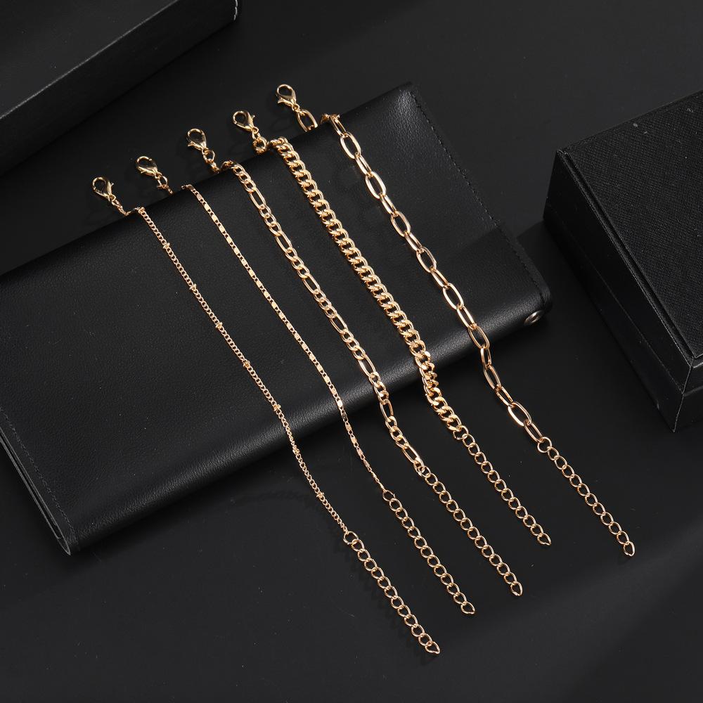 Combination Jewelry, Stylish And Simple Gold 5-Piece Thick And Thin Bracelet Set.
